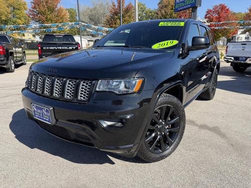 Diamond Black Crystal Pearlcoat 2019 Jeep Grand Cherokee Altitude