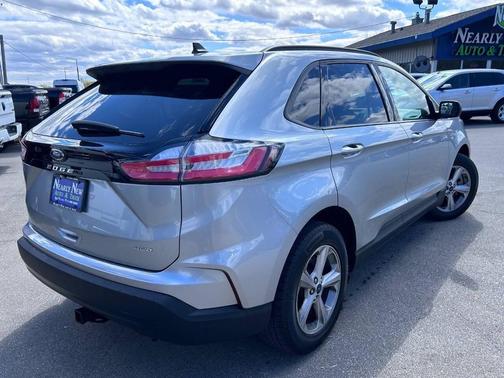 Iconic Silver Metallic 2022 Ford Edge SE