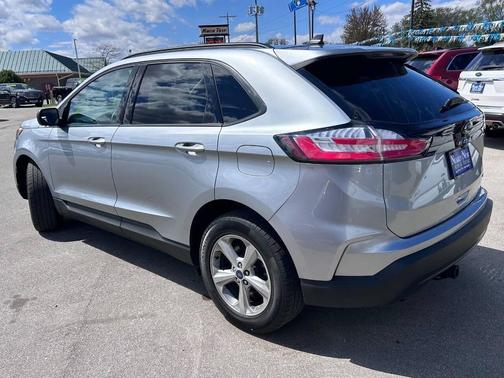Iconic Silver Metallic 2022 Ford Edge SE