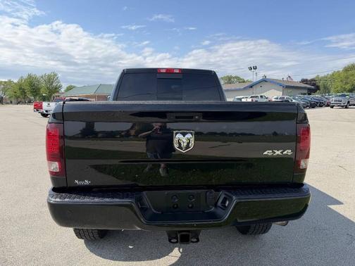 Brilliant Black Crystal Pearl Coat 2018 RAM 2500 Laramie 4x4 4dr Crew Cab 6.3 ft. SB Pickup