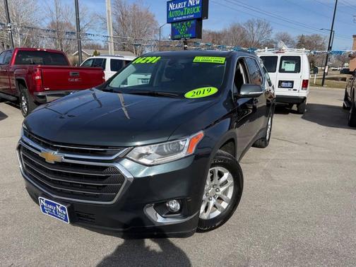 Graphite Metallic 2019 Chevrolet Traverse LT Cloth