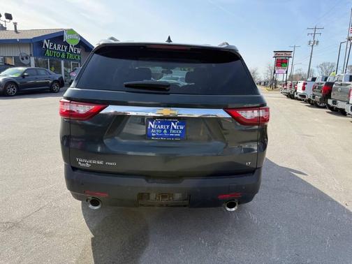 Graphite Metallic 2019 Chevrolet Traverse LT Cloth