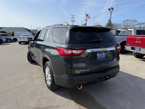 Graphite Metallic 2019 Chevrolet Traverse LT Cloth