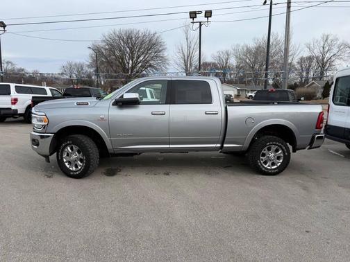 2020 RAM 2500 Laramie Crew Cab 4x4 6'4' Box