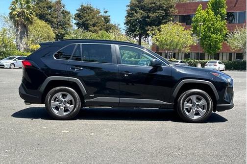 2022 Toyota RAV4 Hybrid LE