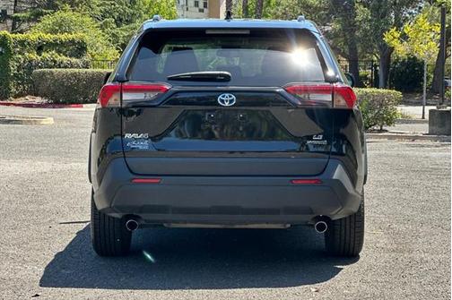 2022 Toyota RAV4 Hybrid LE