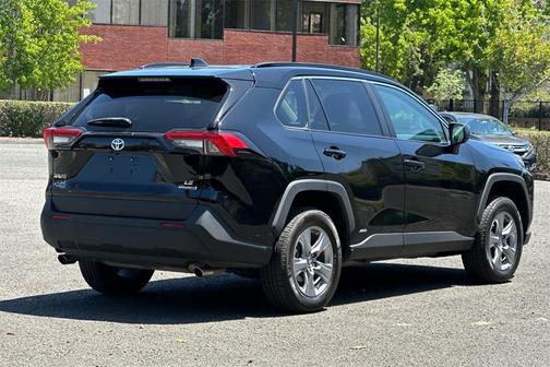2022 Toyota RAV4 Hybrid LE