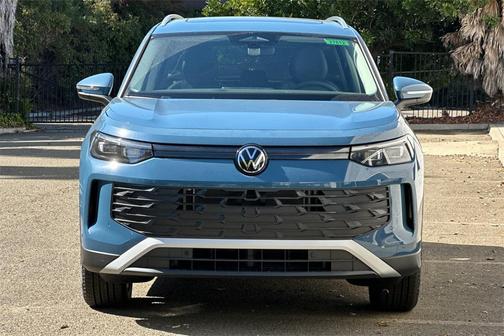2025 Volkswagen Tiguan 2.0T SE 4MOTION