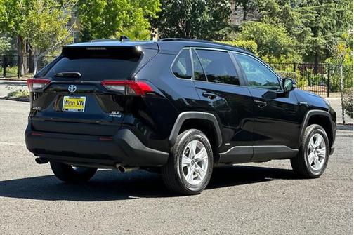 2021 Toyota RAV4 Hybrid XLE
