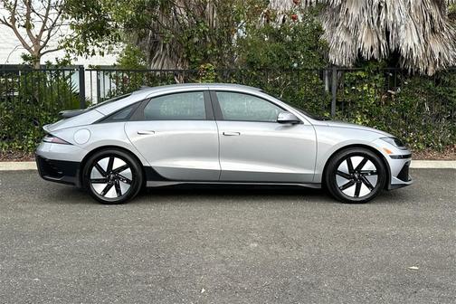 2025 Hyundai IONIQ 6 SE