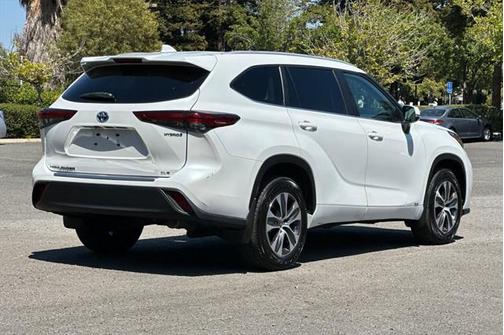 2023 Toyota Highlander Hybrid XLE