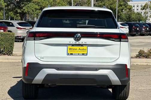 2025 Volkswagen Tiguan 2.0T SE
