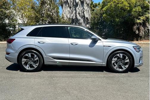2022 Audi e-tron Premium