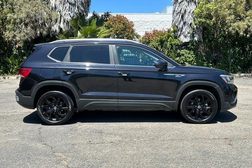 Deep Black Pearl Effect 2023 Volkswagen Taos 1.5T SE