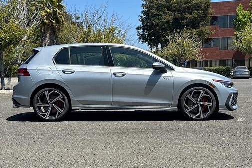 2025 Volkswagen Golf GTI 2.0T SE DSG