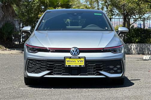 2025 Volkswagen Golf GTI 2.0T SE DSG