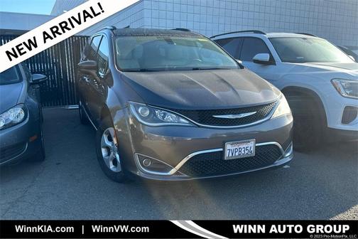 2017 Chrysler Pacifica Touring-L