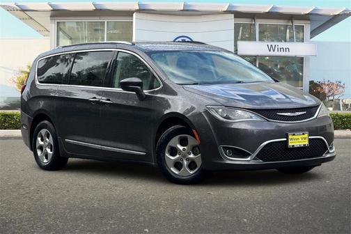 2017 Chrysler Pacifica Touring-L