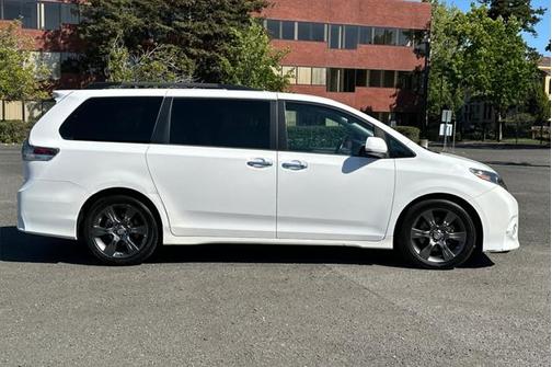 2016 Toyota Sienna SE