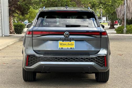 2025 Volkswagen Tiguan 2.0T SE R-Line Black