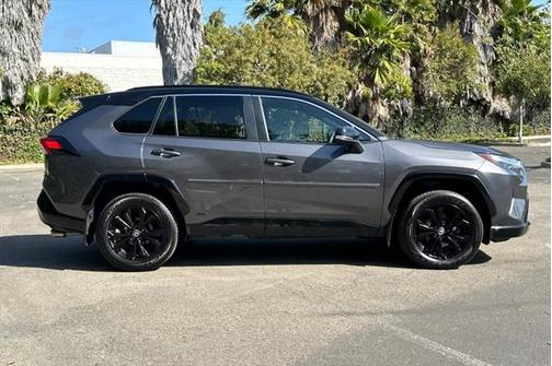 2022 Toyota RAV4 Hybrid SE