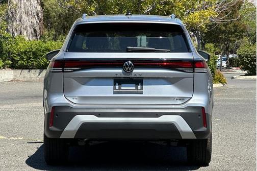 2025 Volkswagen Tiguan 2.0T SE 4MOTION