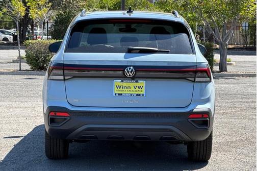 2025 Volkswagen Taos 1.5T SE Black