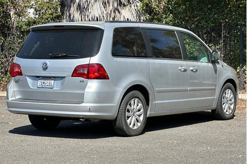 2012 Volkswagen Routan SE
