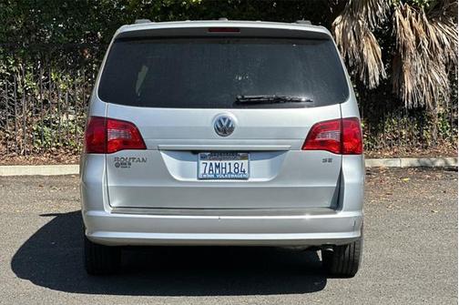 2012 Volkswagen Routan SE