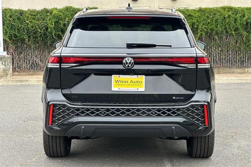 2025 Volkswagen Tiguan 2.0T SE R-Line Black 4MOTION