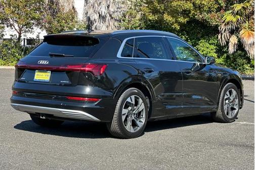 2021 Audi e-tron Premium