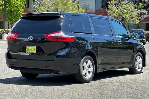 2019 Toyota Sienna SE
