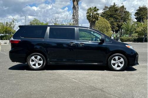 2019 Toyota Sienna SE