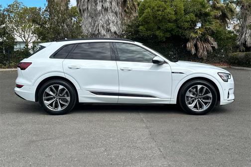 2021 Audi e-tron Premium Plus