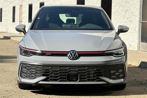 2025 Volkswagen Golf GTI 2.0T SE DSG
