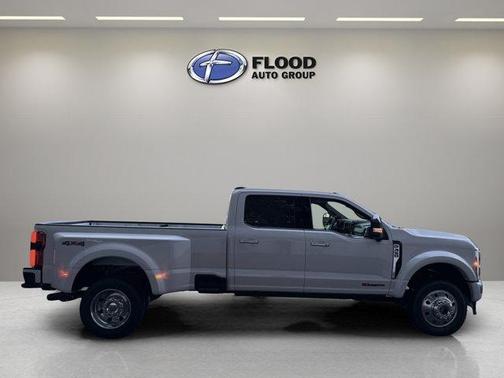 Star White 2027 Ford F-450 Platinum