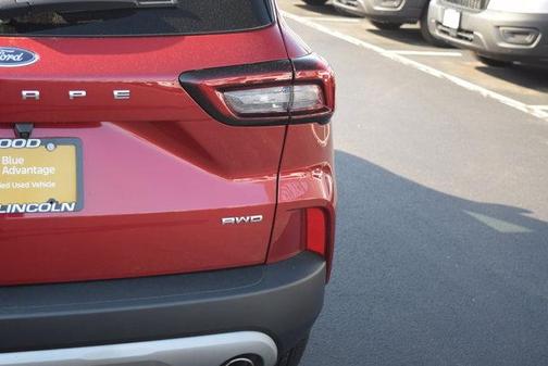 Rapid Red Metallic Tinted Clearcoat 2023 Ford Escape Active