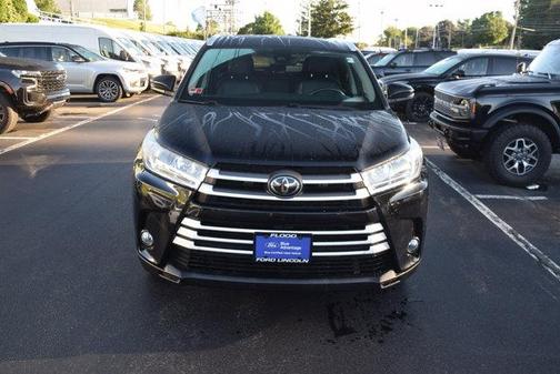 Black 2018 Toyota Highlander