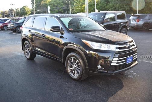 Black 2018 Toyota Highlander