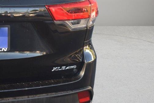 Black 2018 Toyota Highlander