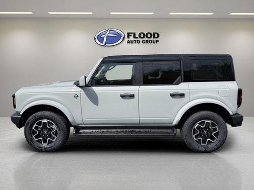 Avalanche Gray 2026 Ford Bronco Outer Banks