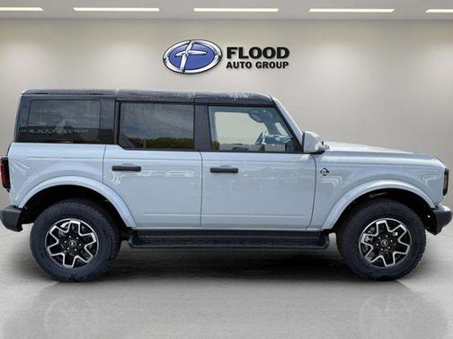 Avalanche Gray 2026 Ford Bronco Outer Banks