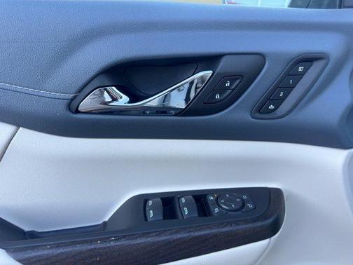 White Frost Tri-Coat 2023 GMC Acadia Denali