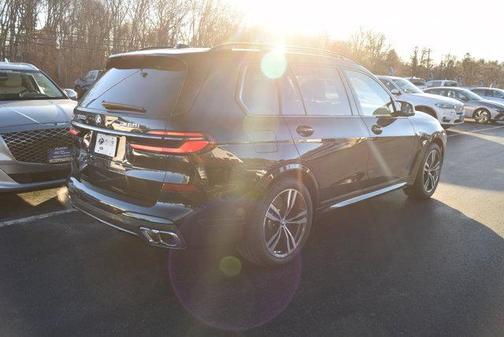 2025 BMW X7 M60i