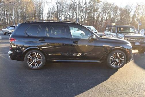 2025 BMW X7 M60i