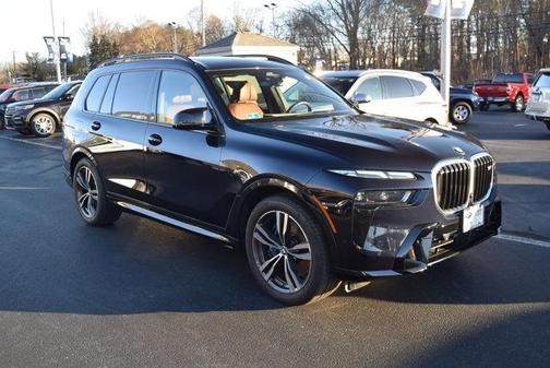 2025 BMW X7 M60i