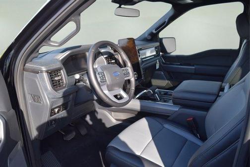 2025 Ford F-150 Lightning LARIAT