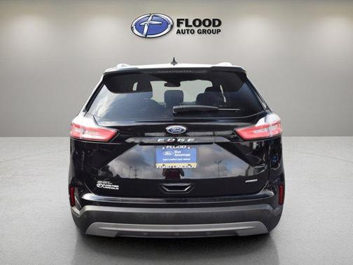 Black 2021 Ford Edge SEL
