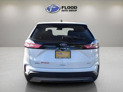 White 2022 Ford Edge SEL