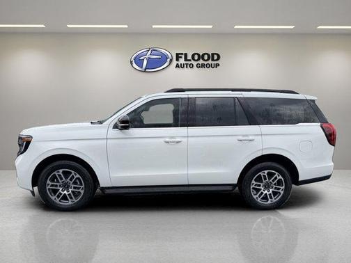 Star White 2026 Ford Expedition Active